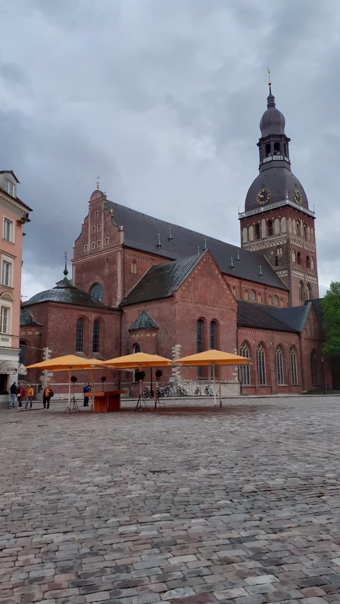 START EASY tweet media