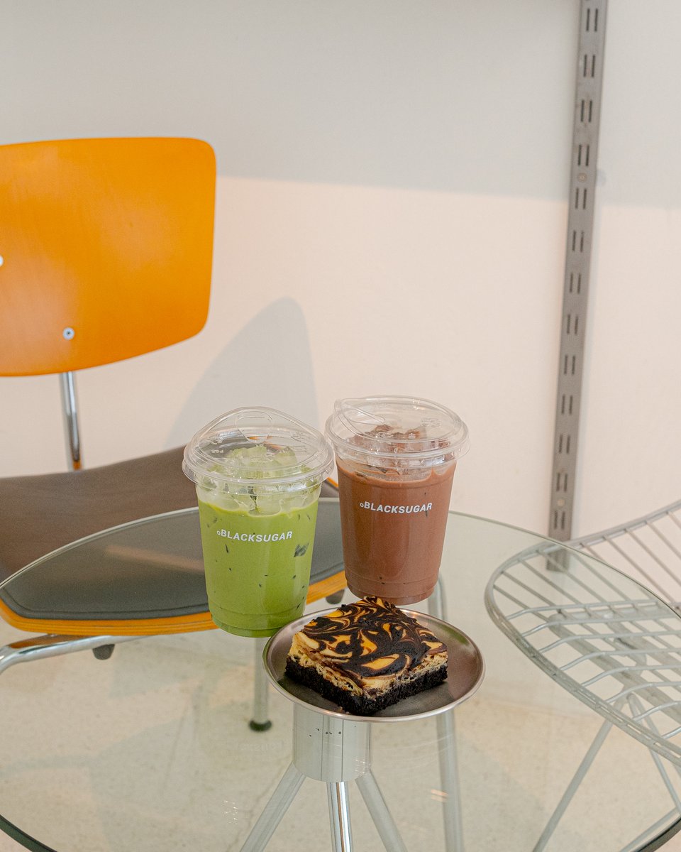 Basiclook1's tweet photo. Blacksugar CAFE BKK   #รามอินทรา14 
คาเฟ่และแฟชั่นไลฟ์สไตล์ ถูกใจสายเกา ร้านตบแต่งสีขาวดำสไตน์มินิมอล เฟอร์ของที่ร้านถูกใจมาก ร้านกว้างมีที่นั่งหลายที่ มุมถ่ายรูปเพียบ

@cafeteller @ReviewCafe_Th
#รีวิวคาเฟ่  @aroii #อร่อยบอกต่อ https://t.co/r7zwcwHuqT