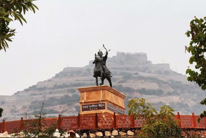 #राजपूत_सम्राट_पृथ्वीराज_चौहान 
History books may have forgotten him, 
But He is still living and always be there forever in the hearts of every Bharatiya.
Tribute to the great son of mother Bharat #PruthvirajChouhan on his birth anniversary.