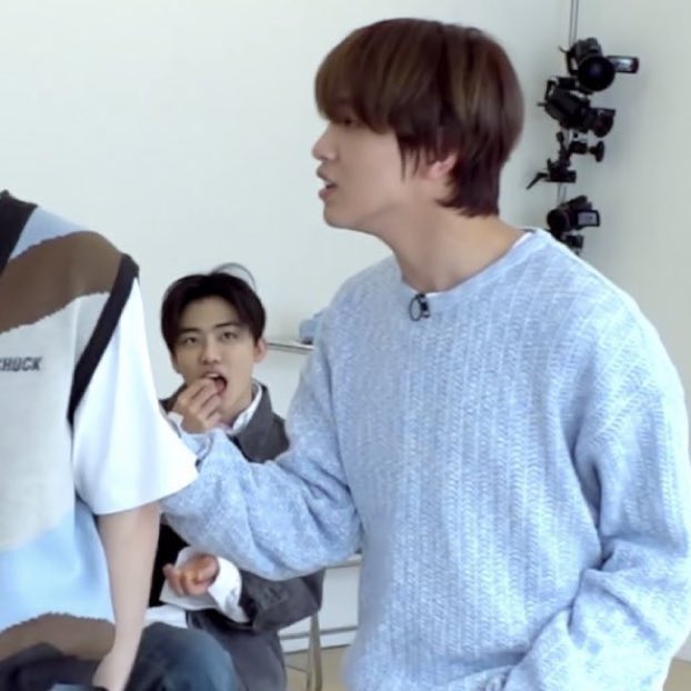 รูปนี้เหมือนแฮชานป้อนขนมแจมินเลยอะ 5555555555555555555555555555555555555555555555555555555566555555