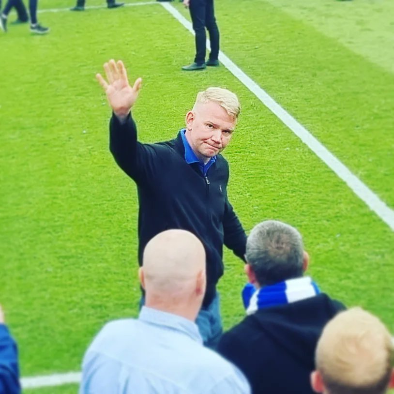 LittleyLucy's tweet photo. What a top man Pete is, you will be missed! Thanks for everything and good luck on your new venture 💙👏🏼👋🏼 @FCHTOnline https://t.co/wV21BkD84K