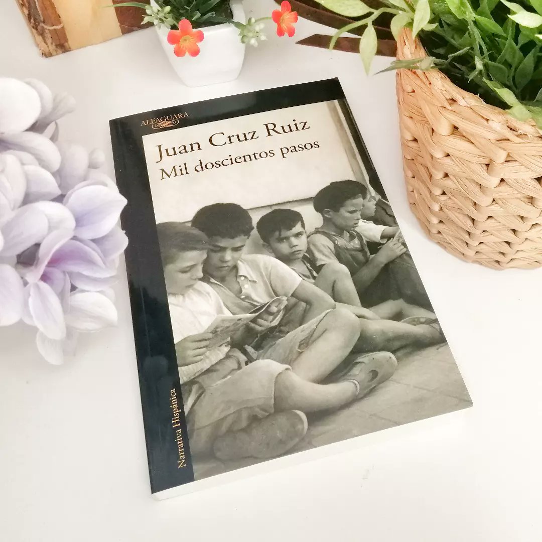 Blog_Literario_'s tweet image. Hoy os presento una obra que alcanza la perfección literaria

📙MIL DOSCIENTOS PASOS de Juan Cruz Ruiz de @Alfaguara @penguinllibres
.
amzn.to/3vTthma
.
‼️Una novela sobre la infancia y el descubrimiento de la maldad en una época oscura de la historia de España