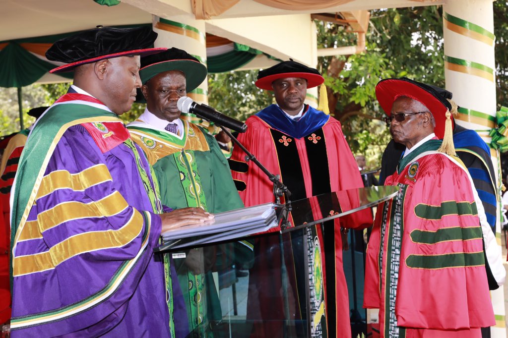 MeruUniversity's tweet photo. #mustgraduation #mustgraduates 

The MUST Family is thrilled to celebrate Amb. Dr. Francis Kirimi Muthaura with the conferment of the Honorary Degree of Doctor of Humane Letters (Honoris Causa). https://t.co/ju7DteURK4