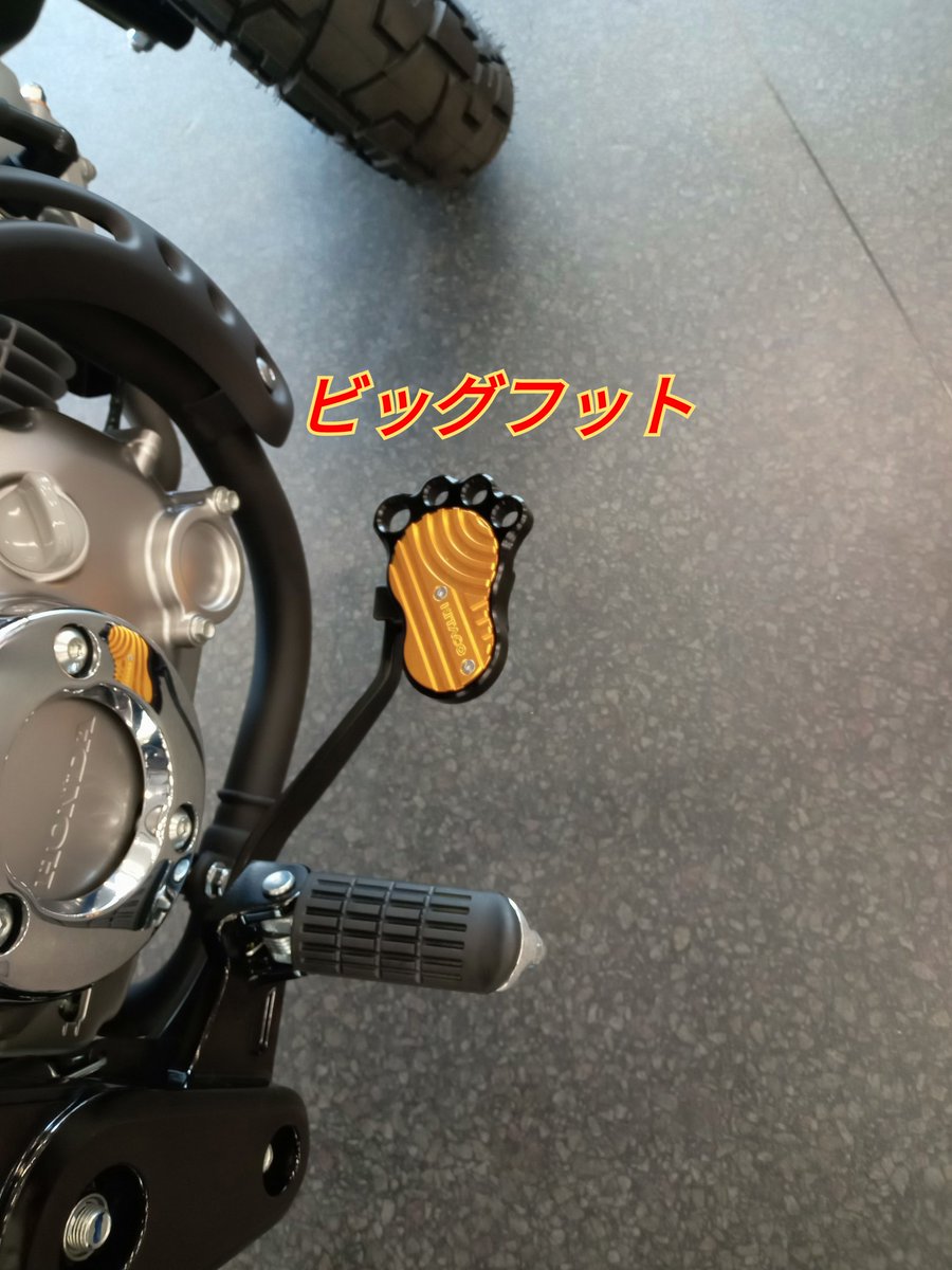 v9x7y's tweet photo. 納車されました✨
家の近所を走っただけなのに、軽く10回はエンストして来ました😵‍💫よく考えたら坂道ばっかりだった😢
ギアが何速に入ってるのか全然わからないし、まぁアクセル開けれてない😱
しかしキタコのビッグフットがめちゃくちゃ可愛くてたまらん😍
#モンキー125
#納車 #初心者ライダー https://t.co/zLjBTWEbmy