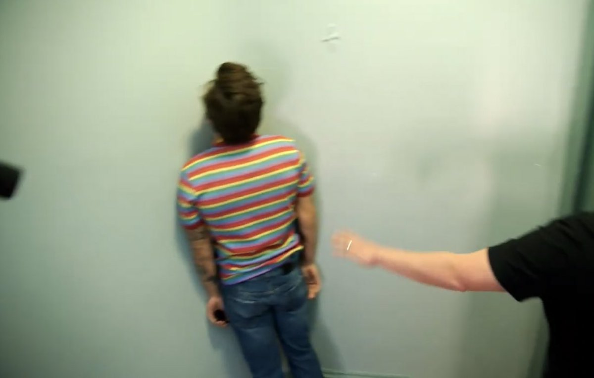 lwtdiningtable's tweet photo. harry is me i am harry https://t.co/nsaLna9ykk