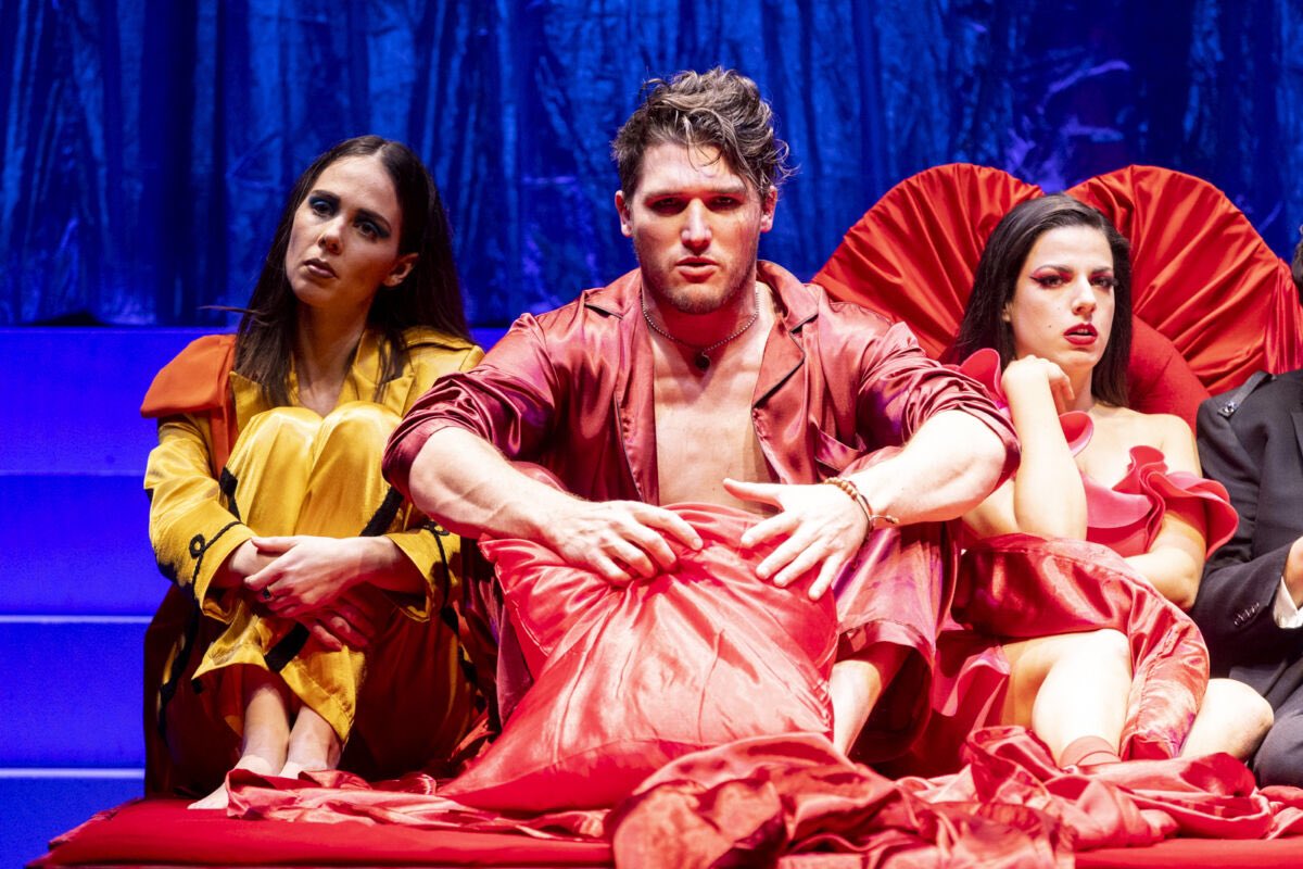singinsofia's tweet photo. “…Sofia Troncoso’s reading of the fickle Silandra would fit right into an episode of The Bachelorette. She has a crystalline tone, pure and beautifully controlled.” @LimelightArtsAu @pinchgut #orontea #cesti #opera #soprano #debut #sydney https://t.co/eONikUQFKR