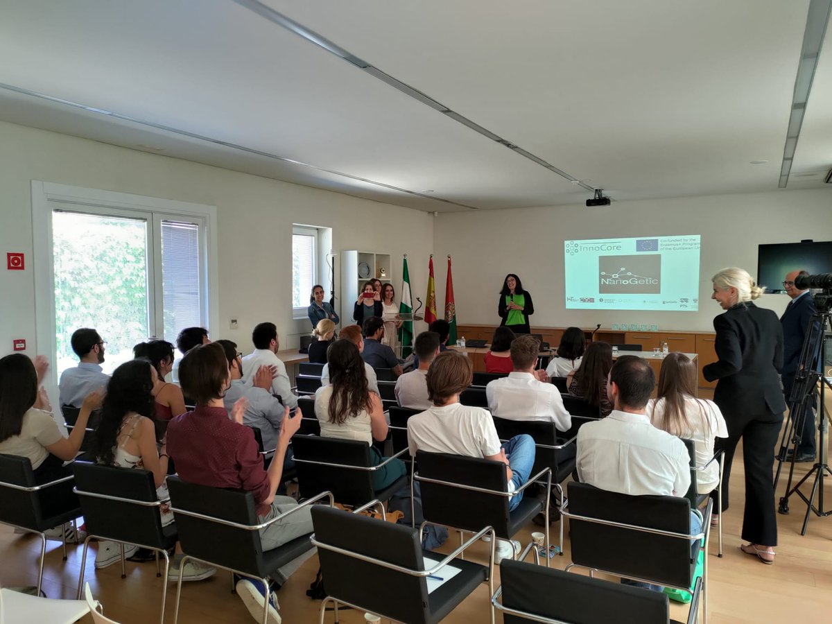 HIT_trentino's tweet photo. Una soluzione innovativa per studiare e isolare specifici biomarcatori per la diagnosi e il trattamento di tumori ed altre malattie.
Con questa soluzione il team associato a @Nanogetic ha vinto l’#InnoCorechallenge, la sfida in ambito #biotech co-organizzata da HIT https://t.co/VlcZXFTLVh