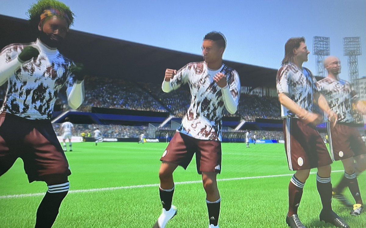 UniversitasFc's tweet photo. Así celebramos los goles en el Universitas FC 🤪 https://t.co/8tUTvGisCT