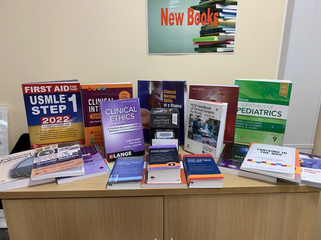 ABUHBlibraries's tweet photo. New books this week at the Royal Gwent Hospital Library! ๐๐ #RoyalGwent #Library #NewBooks #MedicalEducation #ABUHB https://t.co/4W4ht3s0tT