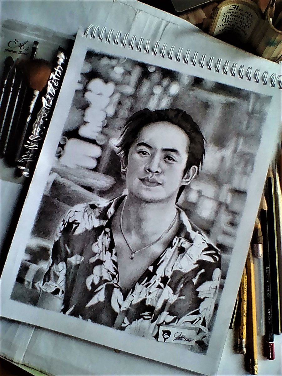9qu9rius's tweet photo. Graphite x Charcoal Pencil Portrait
What do you think? #pencilart #artistsontwitter #graphite #portraitart https://t.co/U80uxd19ZZ