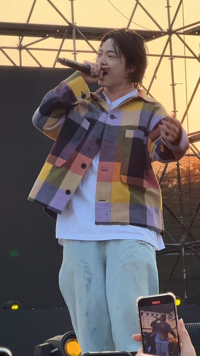towkio's tweet photo. i did end up seeing giriboy last saturday btw 😋 no he didn’t sing towkio https://t.co/z8R36Vb9qi