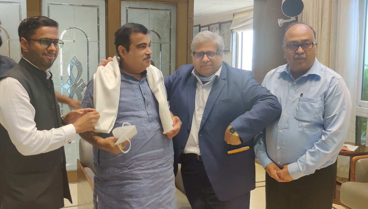 Wishing our Hon'ble Transport Minister Shri <a href="/nitin_gadkari/">Nitin Gadkari</a> a very Happy Birthday on behalf of the road transport industry of India!

भारत के सड़क परिवहन उद्योग की ओर से हमारे माननीय परिवहन मंत्री श्री <a href="/nitin_gadkari/">Nitin Gadkari</a> को जन्मदिन की बहुत बहुत बधाई!
