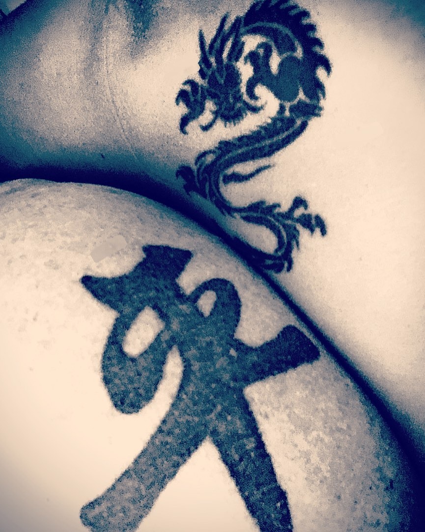 NO te rindas, por favor no cedas, Aunque el frío queme, Aunque el miedo muerda, Aunque el sol se esconda, Y se calle el viento, Aún hay fuego en tu alma, Aún hay vida en tus sueños. NO TE RINDAS JAMÁS! <a href="/Facundo_Arana/">Facundo</a> ♥️♥️♥️ 
Ese dragón de fuego q está ahí, es una Leona como vos!