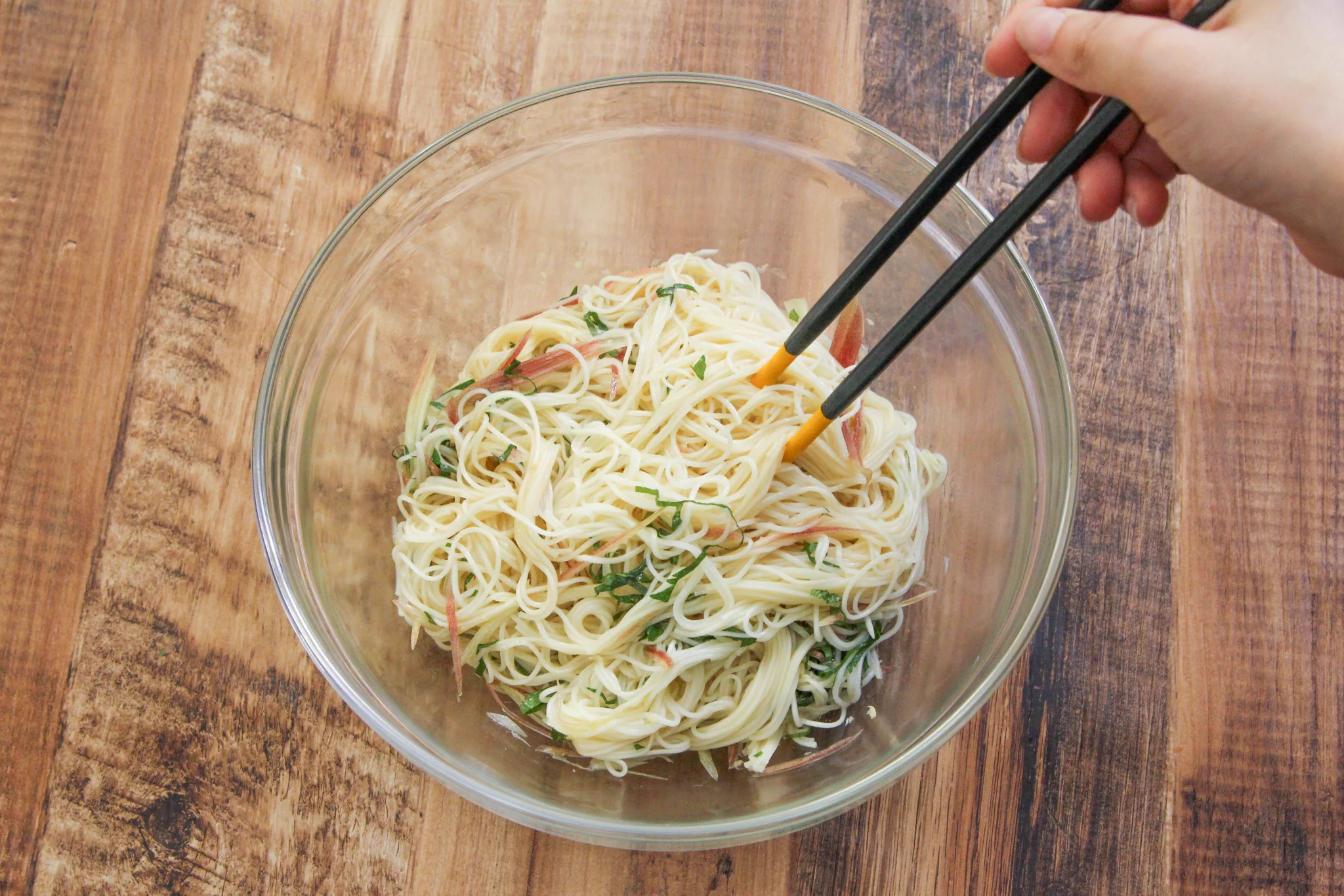 薬味&梅干しでするするいけちゃう？！暑い季節にぴったりそうな「素麺」レシピ！