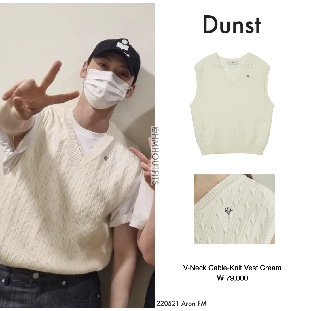 HMHOutfits's tweet photo. 220521 Aron FM
#황민현 #민현 #HWANGMINHYUN #MINHYUN
Knit Vest: Dunst
Cap: Isabel Marant
Sneakers: Adidas Originals https://t.co/xEWa2KDfRF