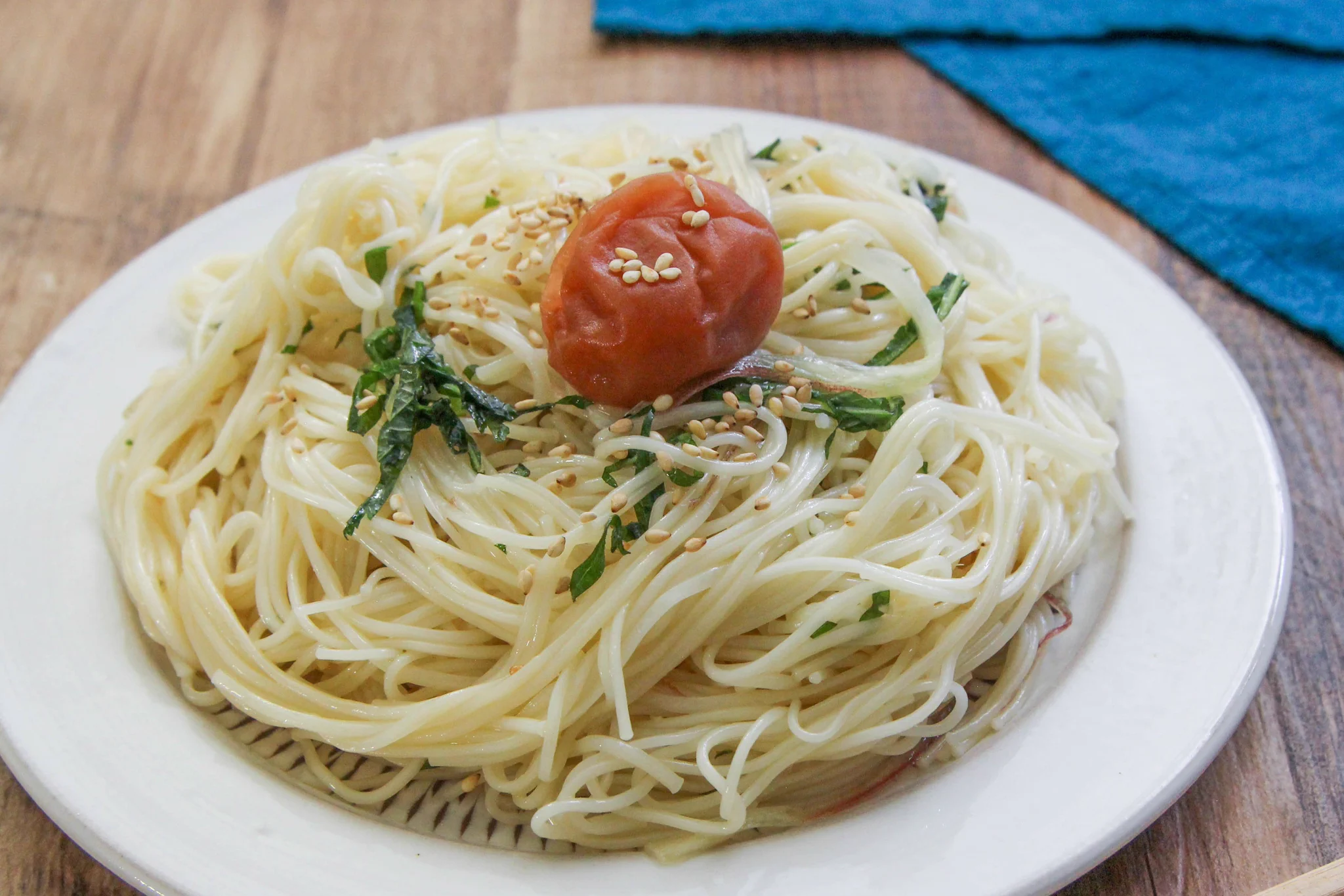薬味&梅干しでするするいけちゃう？！暑い季節にぴったりそうな「素麺」レシピ！