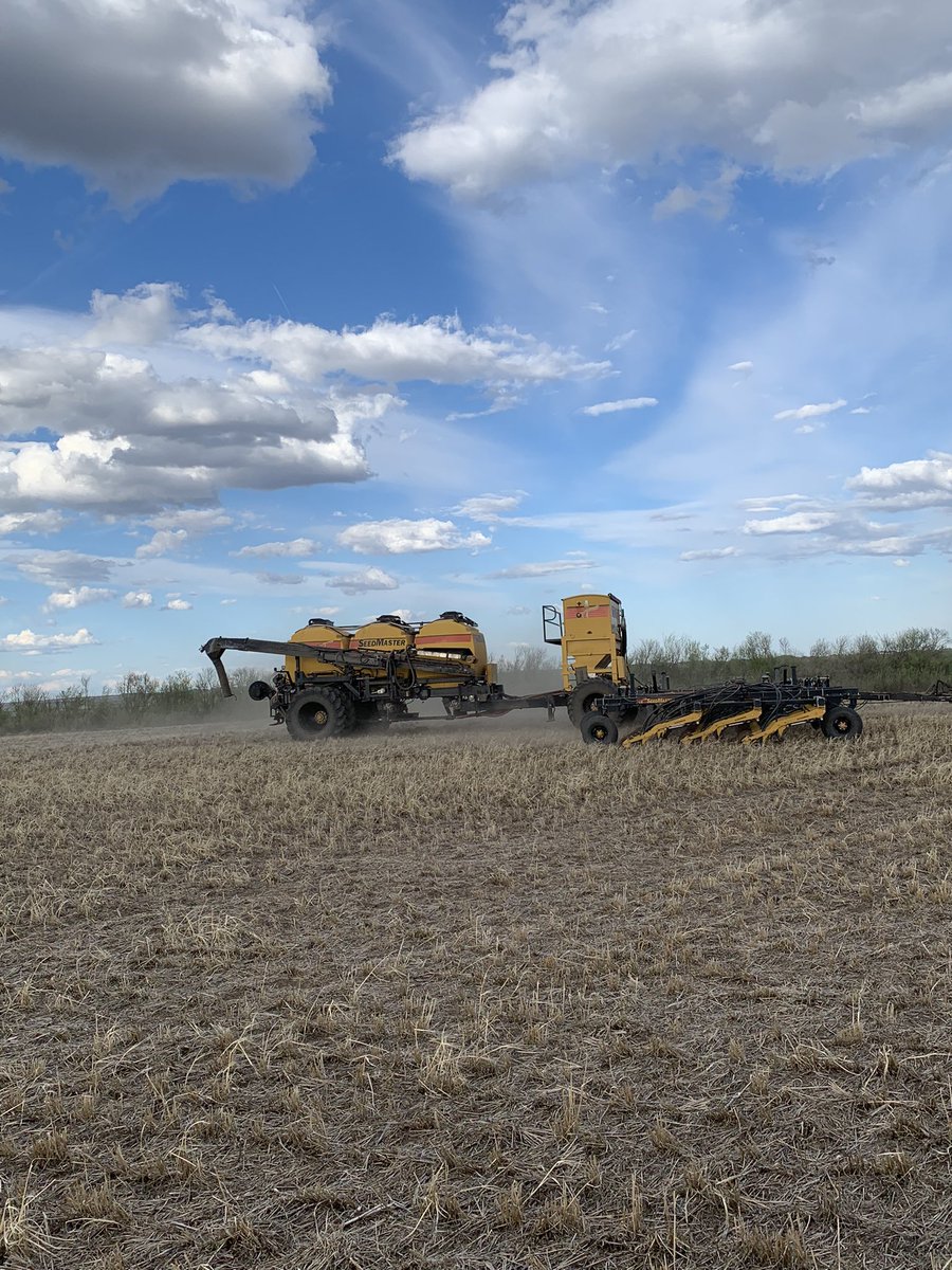 2014 seed master 90ft-14” 300 bushel ultra pro onboard tank with 780 nova new fertilizer tips last season and new seed tips this spring secondary hoses are new last season  . Asking 200 k retweets appreciated .
