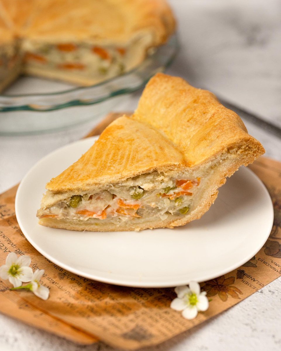 ByDeliciouss's tweet photo. So happy to be partnering again with my favorite artichoke brand, CYNARA, to make this delicious artichoke pot pie. 🥧 It's simple, delicious, creamy, and has a perfectly flaky, golden crust. Head over to @cynaraartichoke's page for my recipe and their amazing#cynaraartichoke https://t.co/Ox0njkUf9U