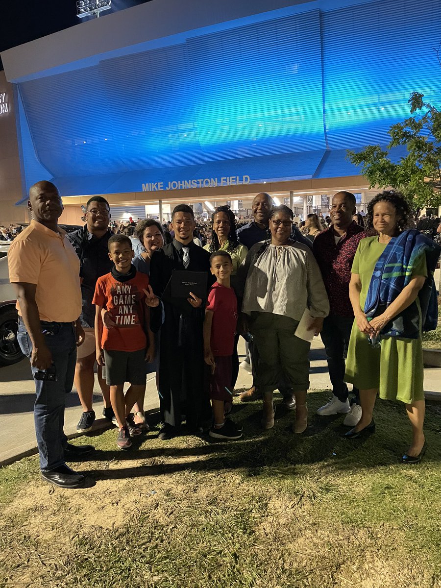 TheRealSimpson2's tweet photo. End of Chapter 1 , Chapter 2 Adulthood @PaetowPress @PaetowHS  @TeamSimpson6 @clarinetisbest1 https://t.co/RCADEKgr5Q