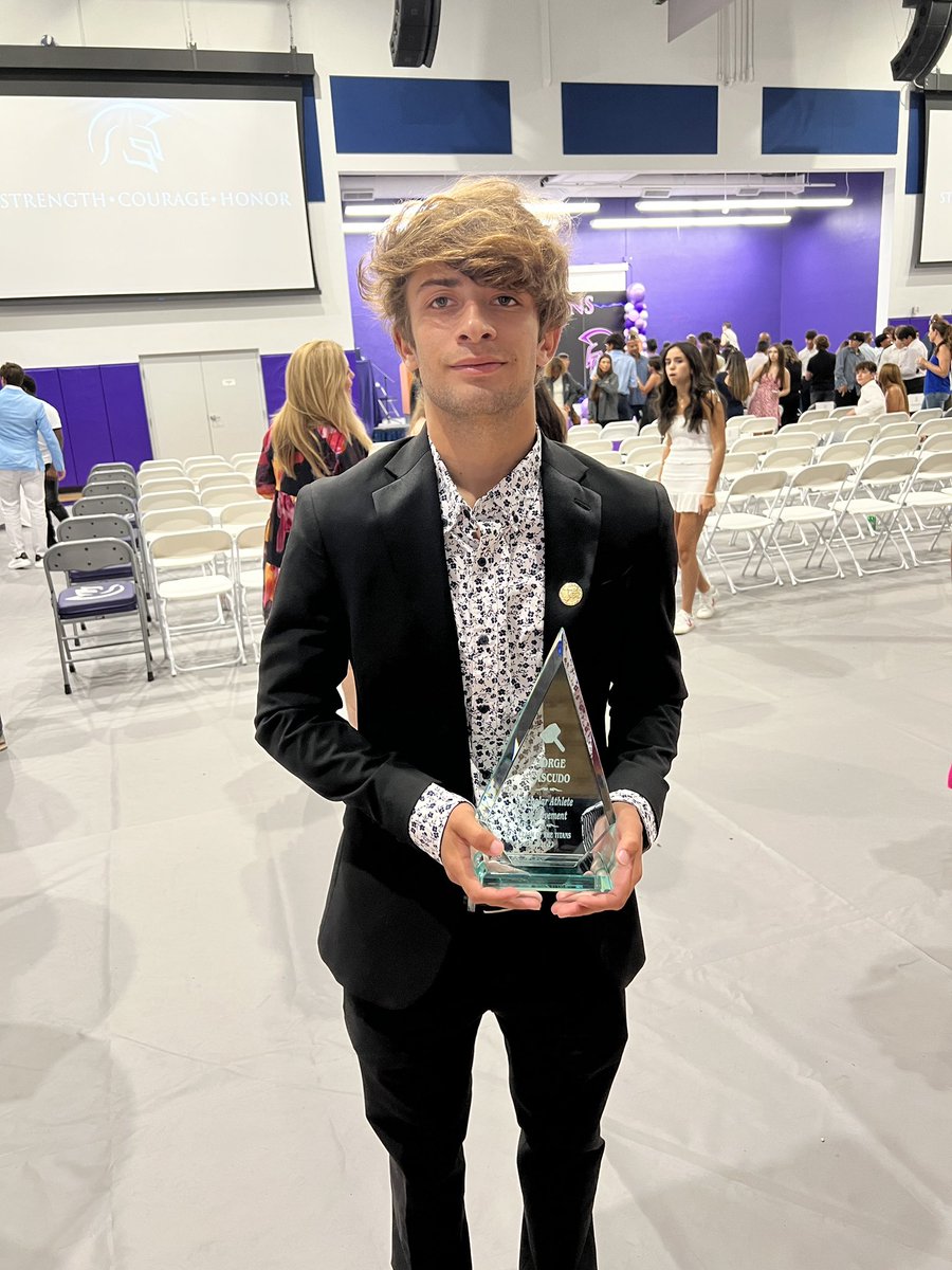 j_cascudo2's tweet photo. Blessed to Receive the Scholar Athlete Achievement Award @TrueNorthFootb1 @4redzone @Coachmakauskas https://t.co/AezsAp8ee7