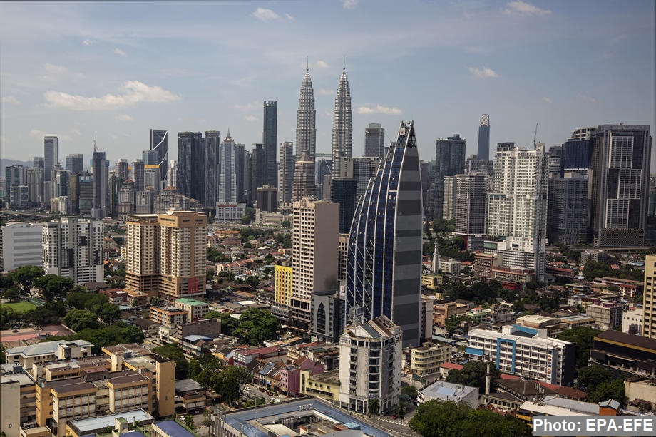 NewsBFM's tweet photo. 1. A study by mobile access system provider Kisi has found that Kuala Lumpur is the third most overworked city in the world, after Dubai and Hong Kong.

Singapore came fourth, followed by Montevideo. https://t.co/M3f2CVEkVu