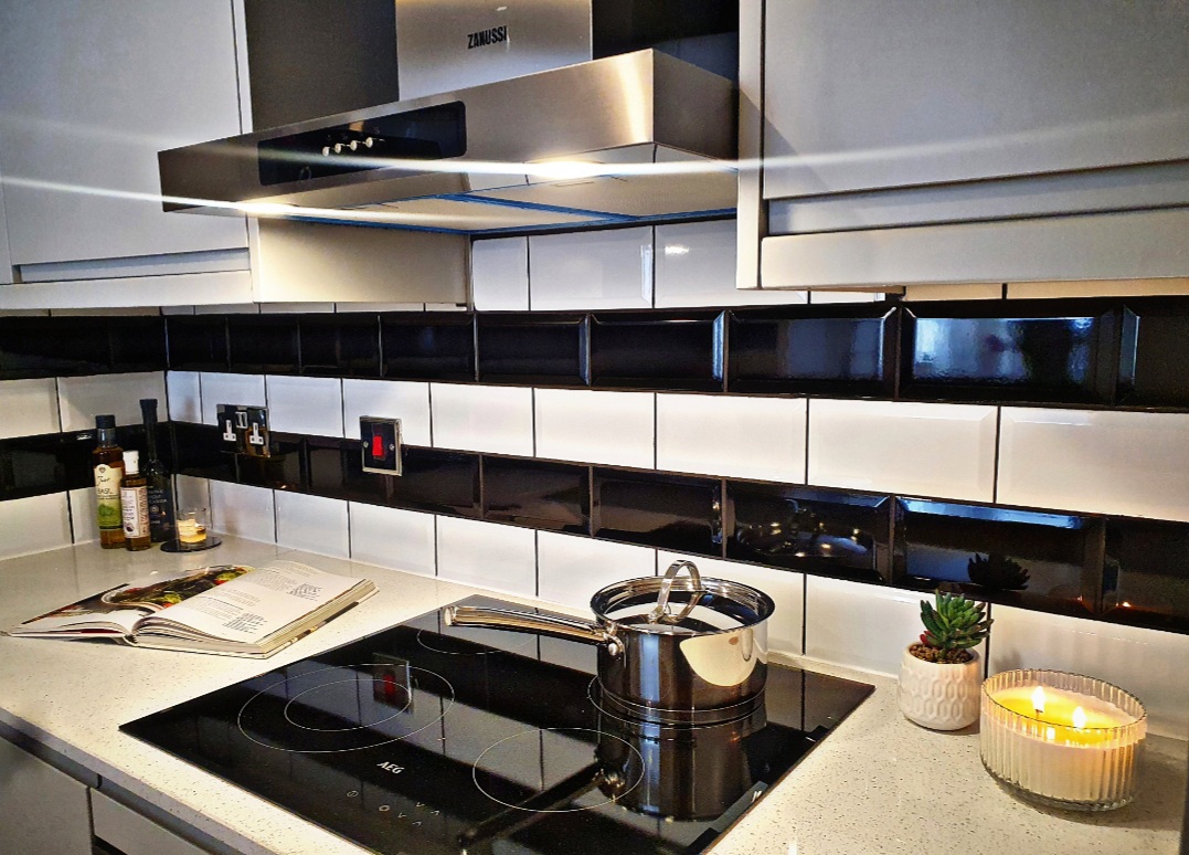 londonexec's tweet photo. Moving into a new home with a brand new fully fitted kitchen.. A dream come true for anyone who loves to cook!
#newkitchen #brandnew #fullyfittedkitchen #integratedappliances #homechef #homecook #dreamkitchen #chefsdream
Migle https://t.co/2QDFPSSjVk