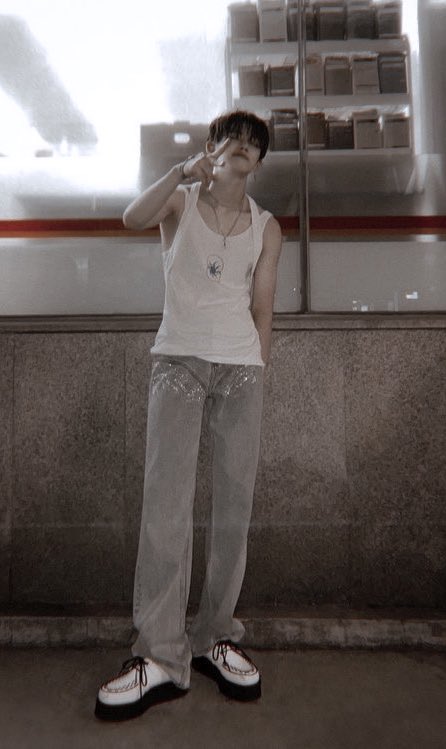 ⠀⠀  @/gothrintarou post:

⠀ cuál hay si salgo a esta hora así.