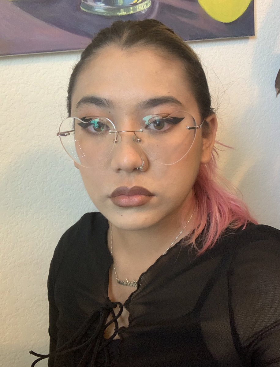 infinityontina's tweet photo. face+hair https://t.co/fJD5JINpEF