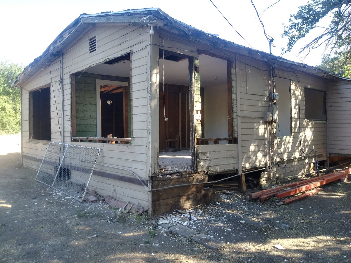 FlyN_Hawaiian14's tweet photo. Alot of Contractors Looked at this house and said No Way! It Cant be saved and needs to be Demolished. I took 1 look at it and said Challenge Accepted. #MasterCraftsman #NewFoundation #NewTrussSystem #NewElectric #NewRoof #IcanFixItIfYouCant #NinjaConstructionLLC #CompleteRemodel https://t.co/fZ9K0gncDF