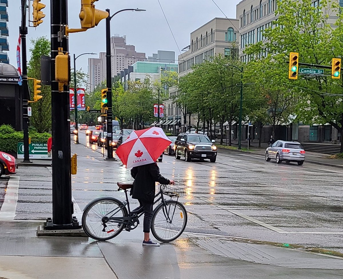 howyougo's tweet photo. Rainy evening!
#rain #Vancouver #bcstorm #may #streetsofvancouver #Umbrella #StormHour #Westcoast #ShareYourWeather #rainfalling https://t.co/wiJRqPgJYW