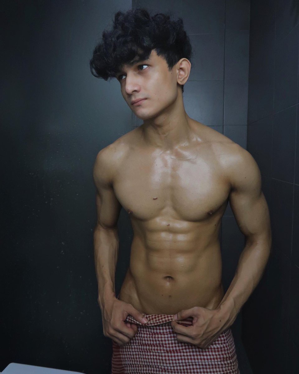 Hi baby abs! I see you!