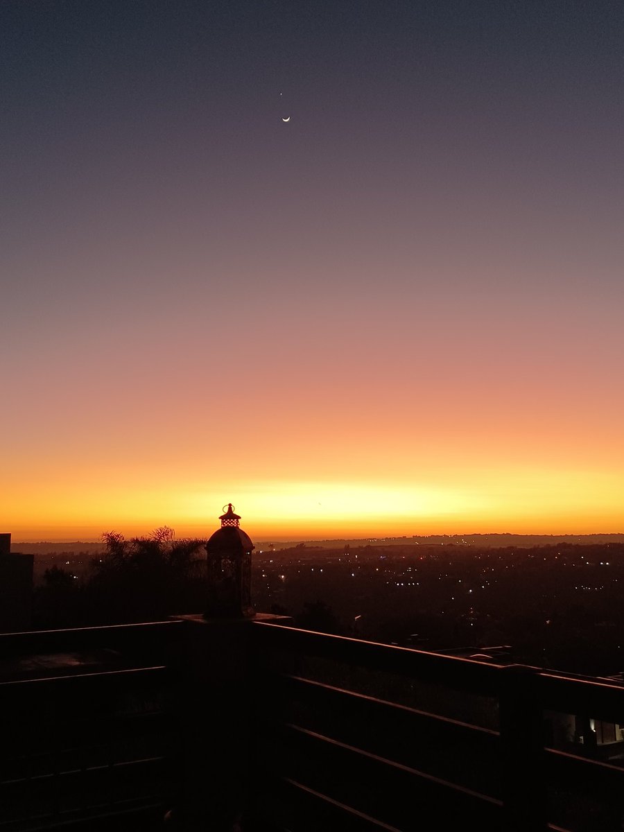 NVA2012's tweet image. Goeie môre ... mag almal vandag en die naweek geseën wees met liefde en vrede! Mag julle vreugde koppies oorloop!