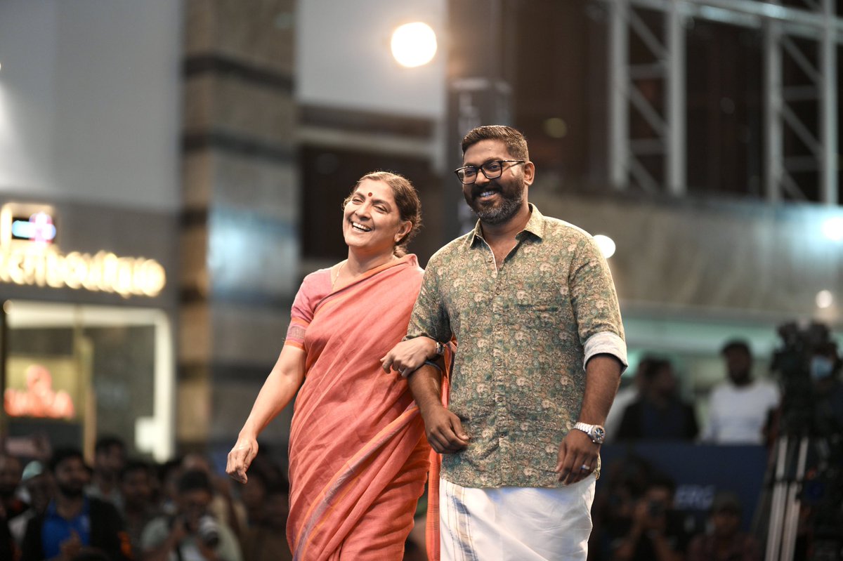 10 years back I was one among in the audience….. now ☺️ ……..
..
.
.
.
.
.
.
.
.
.
#lulu #fashion #week #lulumallkochi #lulufashionweek #lulufashionstore #fashion #fashionshow #fashionstyle #fashiondesigner #linen #shirt #saree #sarathkrishnanmr #geethamma #love #travel