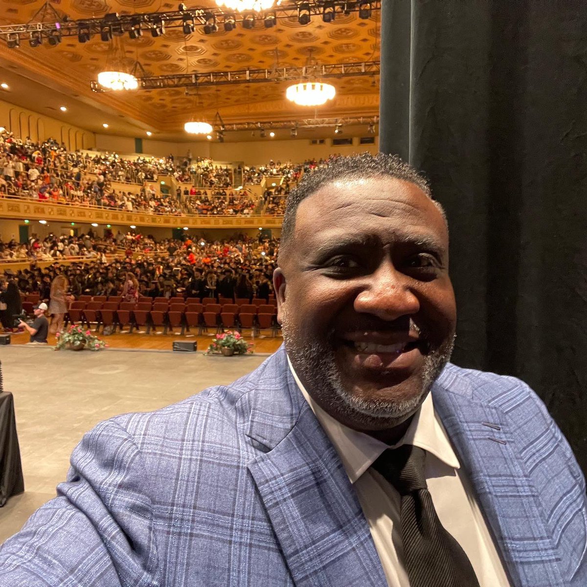 DrTecoyPorterSr's tweet photo. Congratulations to the 250 students of the 2022 graduating class from Sacramento Academic & Vocational Academy (SAVA). It was my honor to be your keynote speaker! Remember this is not the end of your story! Stay Gritty and Stay Resilient! #revontheroad #graduation #SAVA https://t.co/sBVJlpd0ec