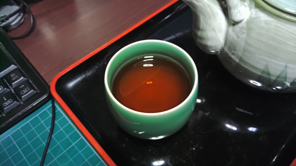 itani_perc_ds's tweet photo. 今日は１日PC作業。
例のお茶を。
I work at the computer all day today.
I make the tea (Yes, it is).
#はぶ茶 #sennatea
#Ihitanything https://t.co/ZdxYNsjdRl