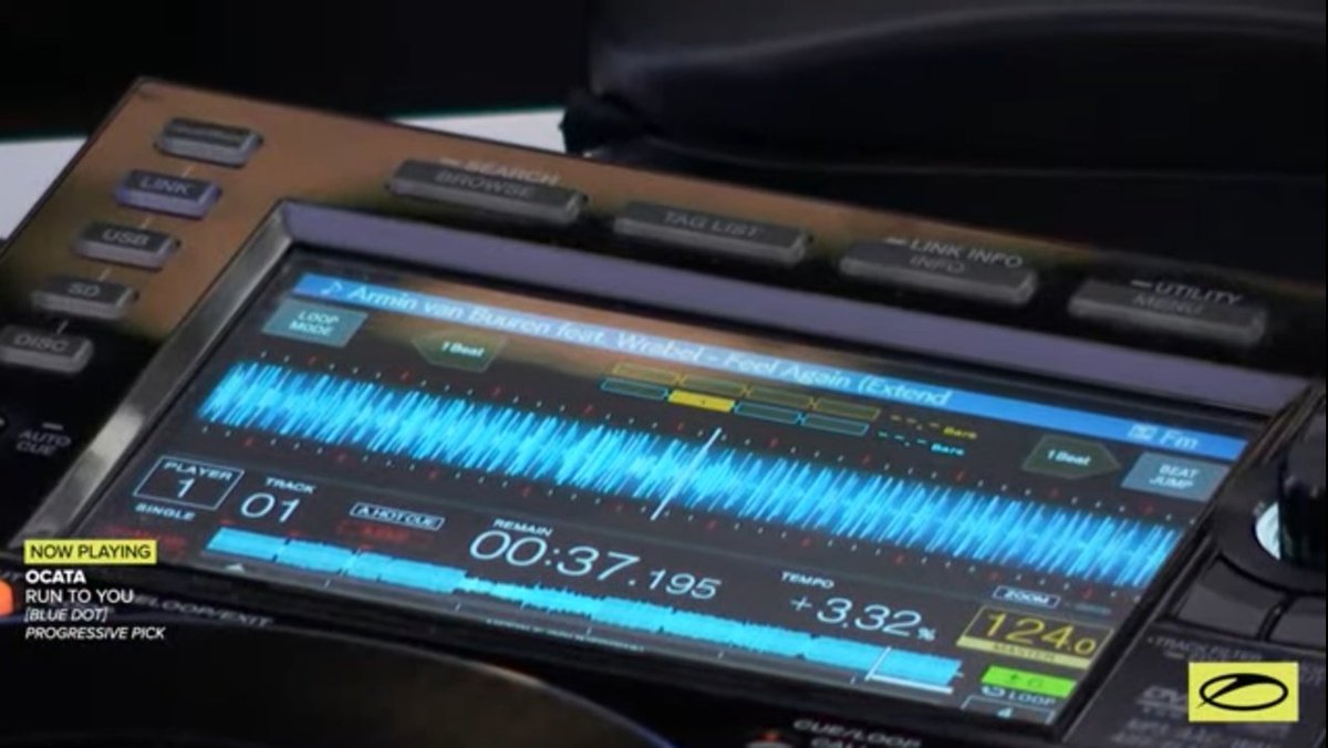 Spacewalkerlive's tweet image. @arminvanbuuren - Feel Again
#ASOT1070 ❤️🎶