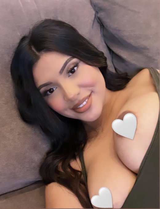 My nipple wanted to make an appearance https://t.co/ZYAaUYRMoE