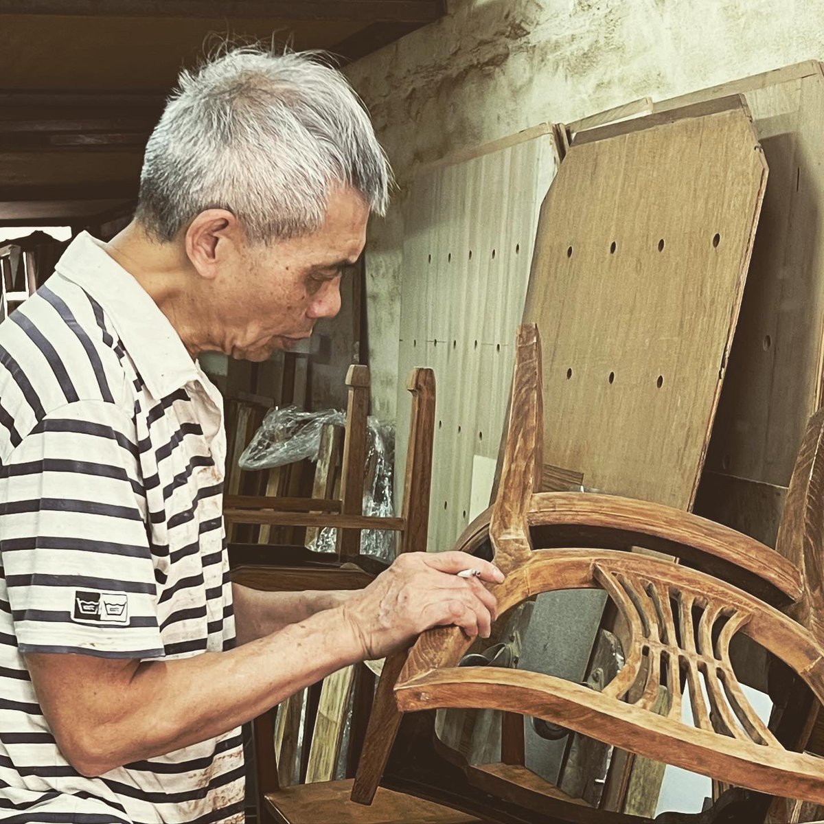 DaphneMANDEL's tweet photo. Kwai On Factory is one of several factory estates, owned by the government, that are going to be redeveloped. Hundreds of tenants have been evicted and a handful of them are staying and working until the very last moment. https://t.co/FdRF3cYuw4