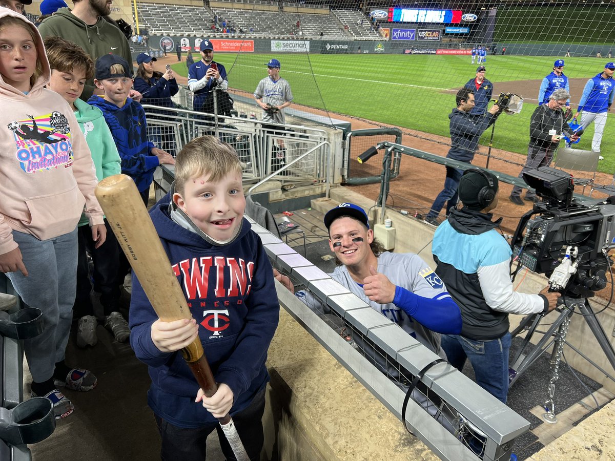 jules_vandyke's tweet photo. @emilyjowydo @Twins @Royals ❤️ Thank you so much @BwittJr Nolan cheers for all, it is quite confusing!😂Great game congratulations on a Win! https://t.co/2V2UmUAwxo