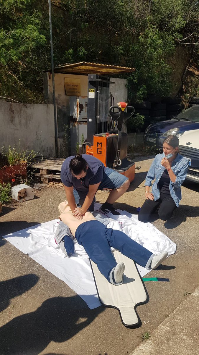 Cesu2A's tweet photo. Formation AFGSU 2 !
Nouveau groupe d’étudiants infirmiers de l’IFMS d’Ajaccio 💪
Bravo à tous !!! 👍💪👏
Les formateurs Laëtitia et Mathieu 🥰
#AFGSU2 #CESU2A #IFMSAJACCIO https://t.co/kBNujgwKiM