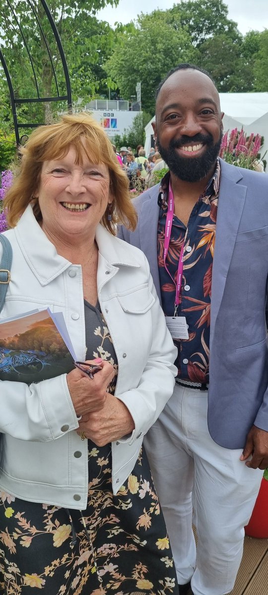 CloudGardenerUK's tweet photo. @BeckyWant you wouldn't believe all the Mancs who have come to the @The_RHS Cheslea Flower Show and made a beeline (pun intended) just to find little old me &amp; my Cirrus Garden! 🙈  I love Manchester! ❤ @BBCRadioManc @MENnewsdesk 
#Manchester #ChelseaFlowerShow  #RHSChelsea https://t.co/YsZWV3PeSx