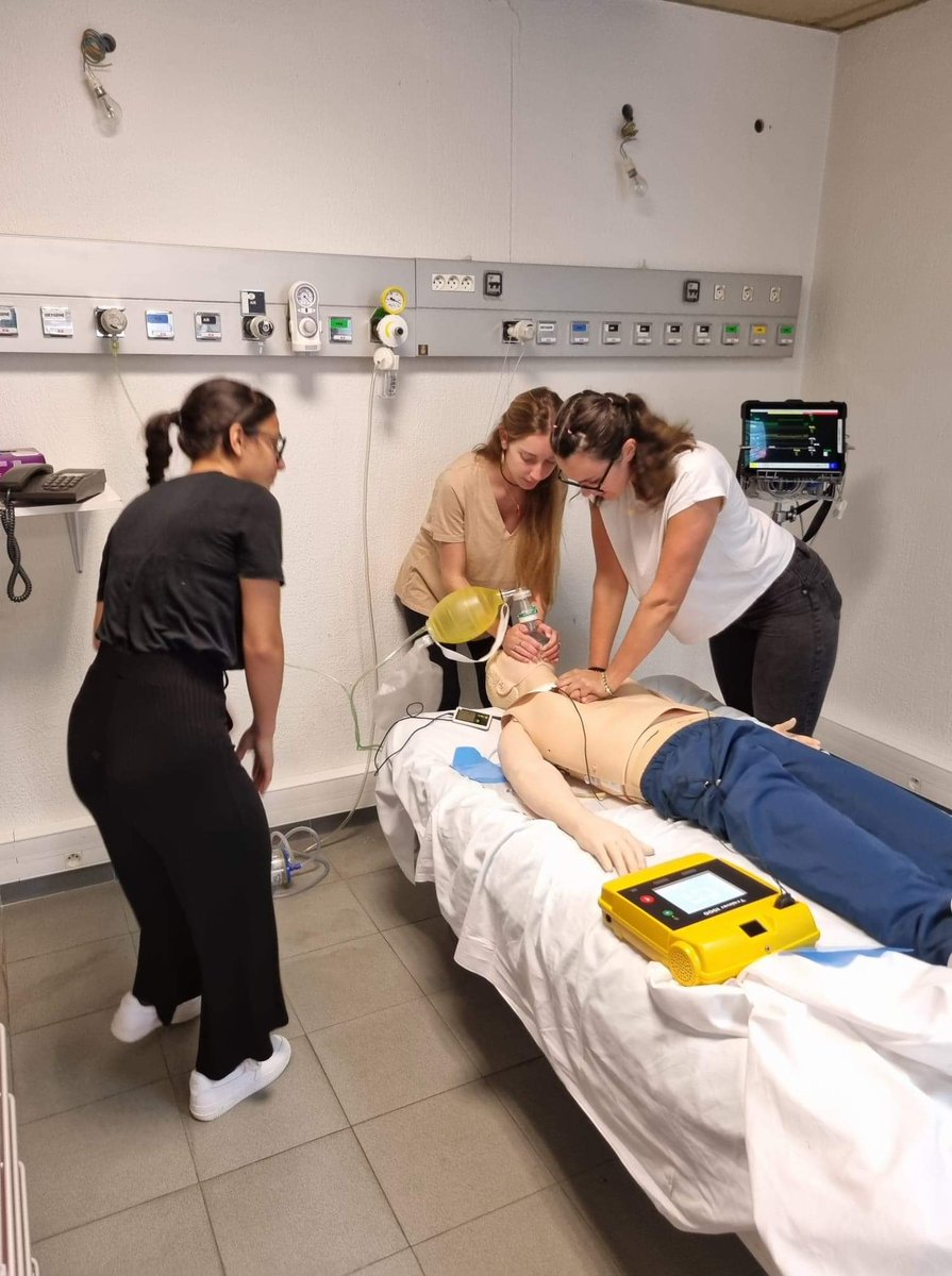 Cesu2A's tweet photo. Formation AFGSU 2 !
Nouveau groupe d’étudiants infirmiers de l’IFMS d’Ajaccio 💪
Bravo à tous !!! 👍💪👏
Les formateurs Sophie et Fabien 🥰
#AFGSU2 #CESU2A #IFMSAJACCIO https://t.co/dPm7j1dzD6