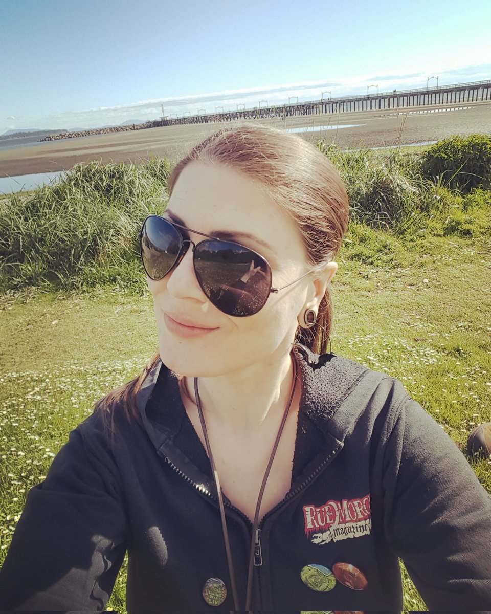 ggwenocide's tweet photo. Catching some sun in White Rock. https://t.co/4SLMRQddGV