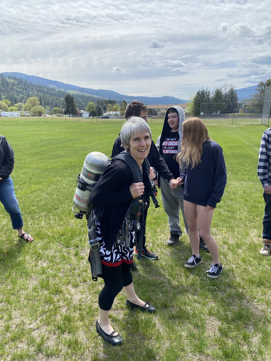 BmacfarlaneBo's tweet photo. Retired fire chief of Midway FD and long time principal of BCSS, Walt Osellame presenting to environmental science class on wild fire threats and climate change and suppression. students getting hands on experience with fire suppression https://t.co/Voe8qp0PPL