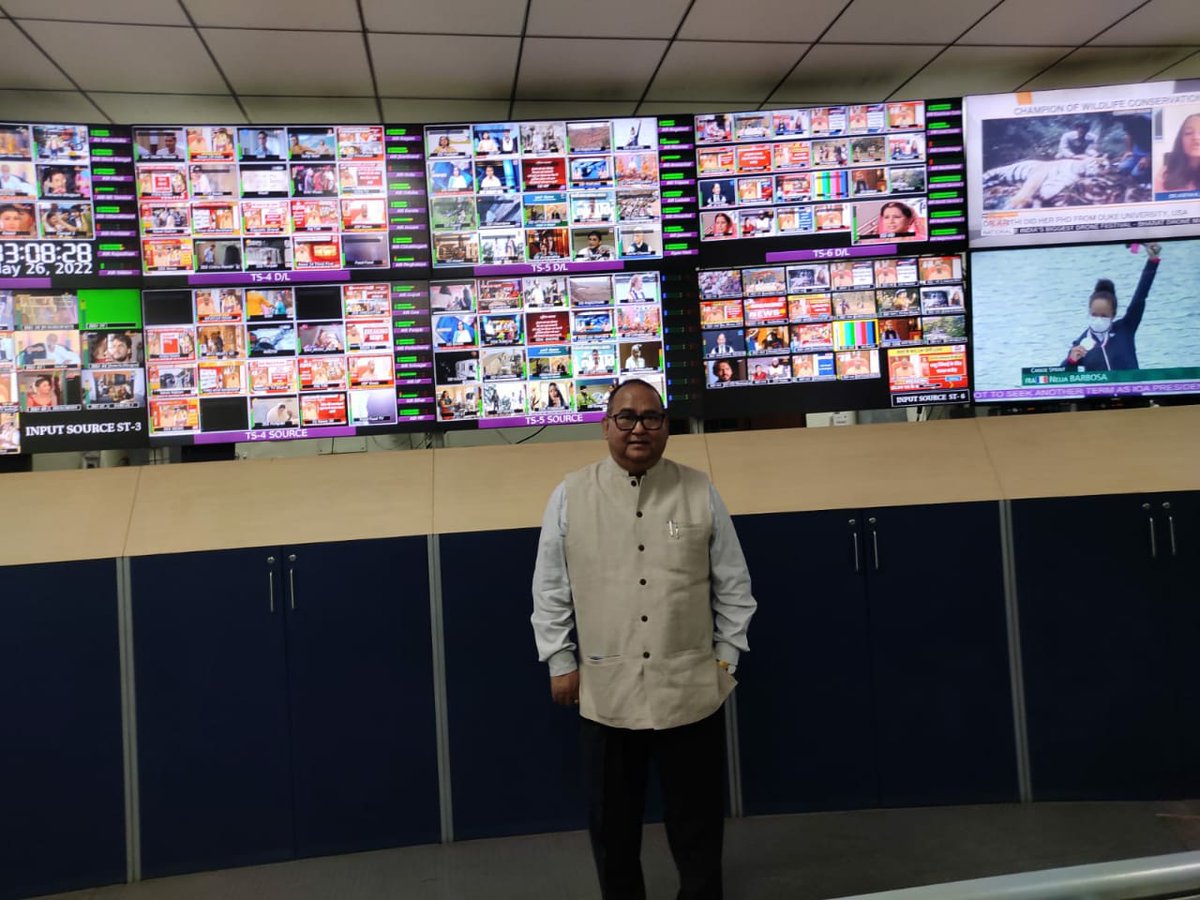 DPSNegiMF's tweet photo. Visited DD DTH site along with Sr  offrs of PB at Todapur, the biggest DTH platform serving the Nation round the clock.Interacted with unsung heroes but still very committed and dynamic team of engineers &amp; reviewed their work and resolved to sort their professional difficulties. https://t.co/0oKyobIaeO