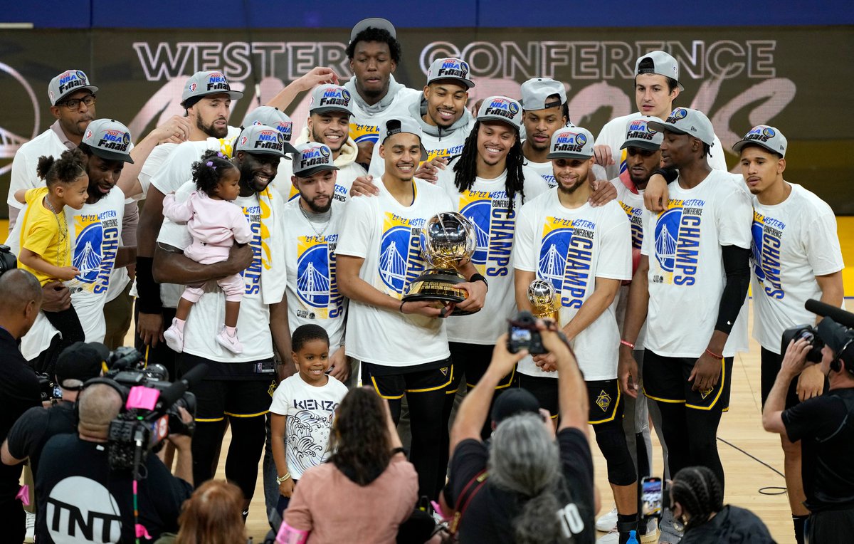 NBAHistory's tweet photo. The Warriors will now make their 6th Finals appearance in the last 8 years, becoming the 4th franchise in NBA History to make at least 6 Finals appearances in an 8-year span. #NBA75 https://t.co/CrDIry63wq