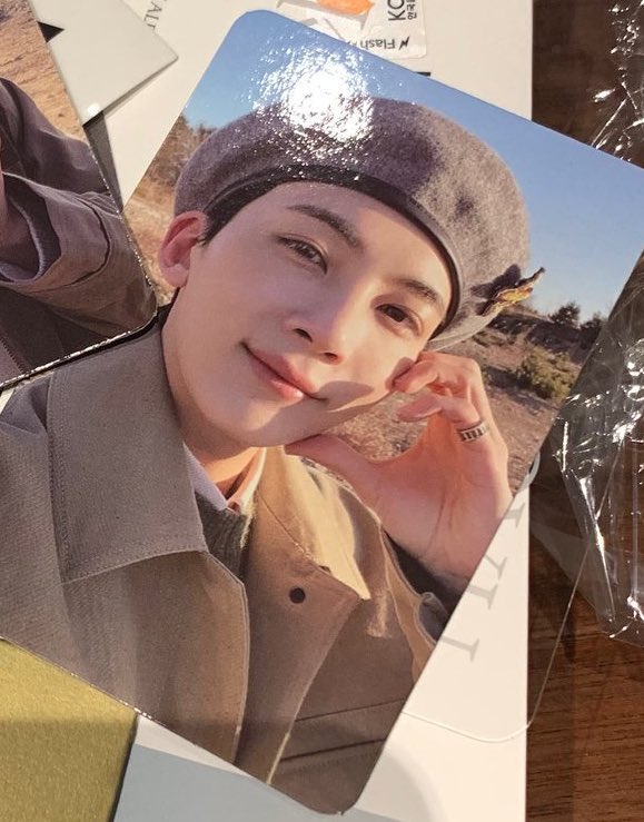 tiny jeonghan (usually) tweet media