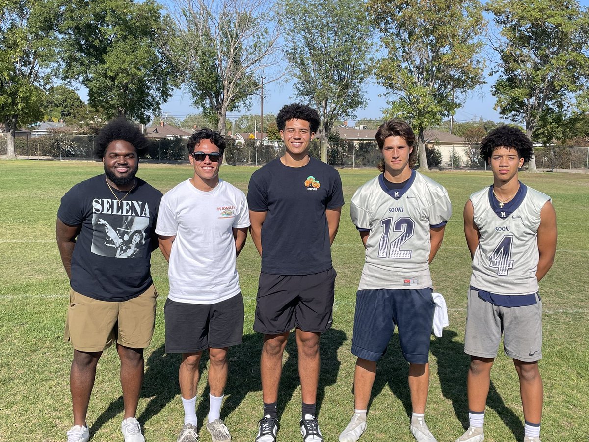 derekbedell17's tweet photo. Some pretty good @SoonsFootball QB’s in this picture. @Isaiah_world4u @Kemmsley2 @J_Calvin17 @EvanTomich and @jeremiahcalvin_ #UNCOMMON https://t.co/FuURRZAq2F