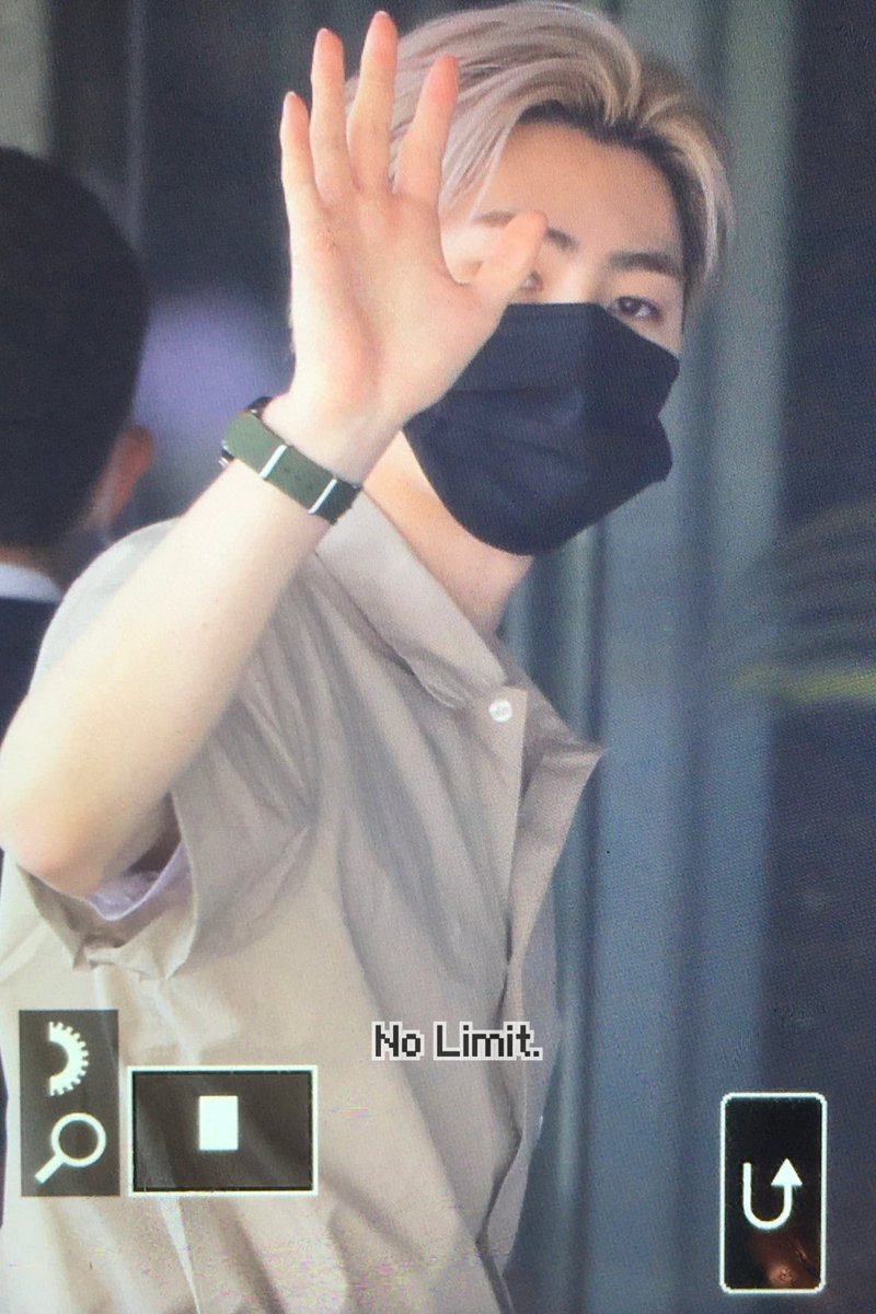 NoLimit_1208's tweet photo. 220527 뮤뱅 출근

#ENHYPEN #엔하이픈 #SUNGHOON #성훈 https://t.co/Uys3KYlAiL