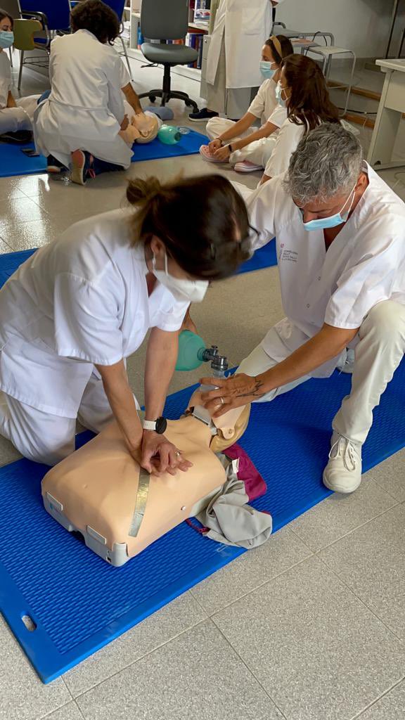 CSCollR's tweet photo. Seguimos con la 2ª Edición del taller de RCP básica para el equipo de enfermería de nuestro centro. Impartido por la Dra María Fuster @mfuster002 👇 fotos del equipo @apmallorca #formacioncontinuada https://t.co/v0F98DCzQZ
